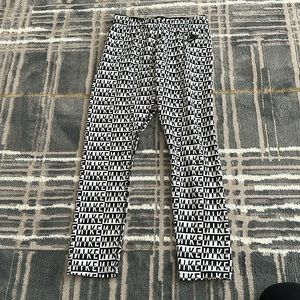 EUC Nike 3/4 leggings size Small